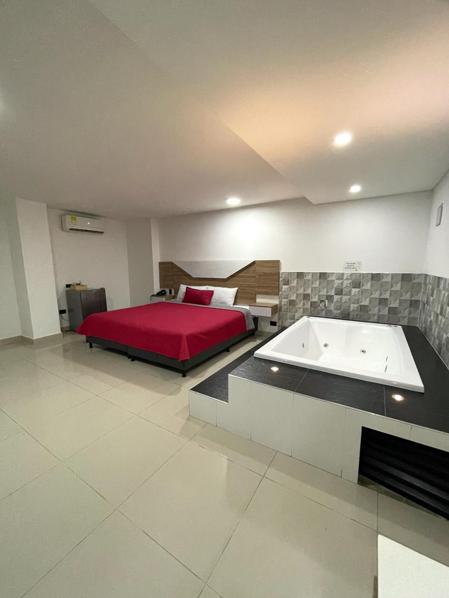 Hotel Ofix เมเดยิน ภายนอก รูปภาพ